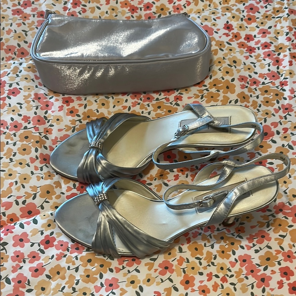 Glamorous Silver Heels with Twisted Strap Design